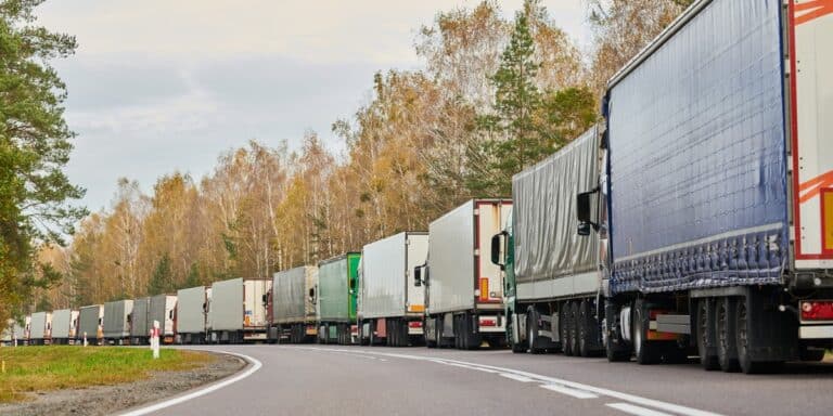 Litewskie wozy ciężarowe opuszczają Białoruś. Ogromne szkody dla firm transportowych. 12 Litewskie wozy ciężarowe opuszczają Białoruś. Ogromne szkody dla firm transportowych. 6