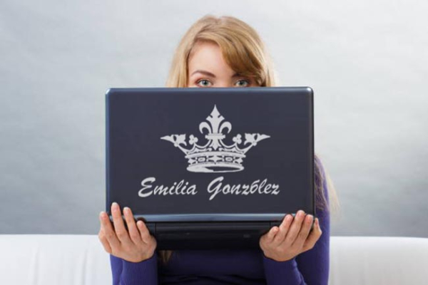 Naklejki winylowe z pseudonimami: jak imię w wirtualnym świecie staje się częścią rzeczywistości 10