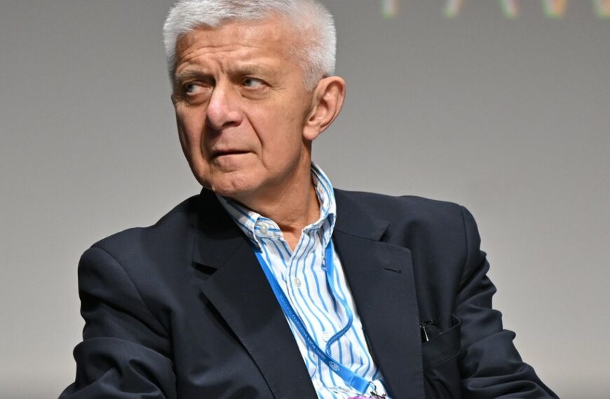 Bezpieczne zero? Belka wskazuje haczyk.