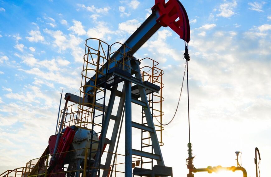 Polskie życie 32 Ropa drożeje gwałtownie po atakach Huti. Poziom cen najwyższy od trzech dekad.