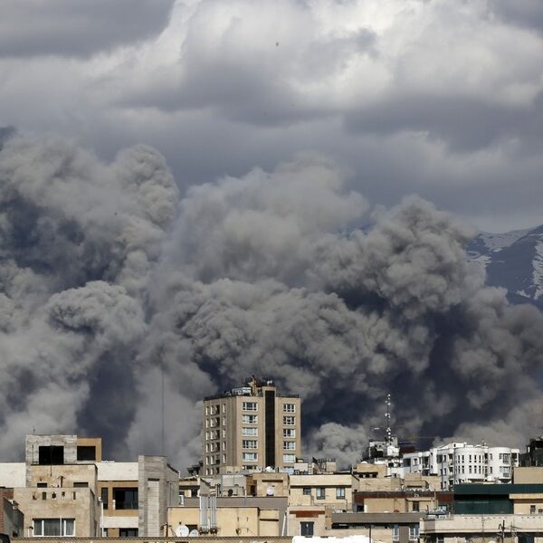 Rosja zdecydowała: Irańska elektrownia atomowa wstrzymuje działalność.