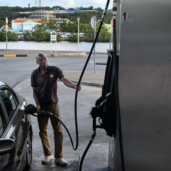 Amerykańskie ceny benzyny osiągają szczyt. Konflikt bliskowschodni uderza w portfele&hellip;