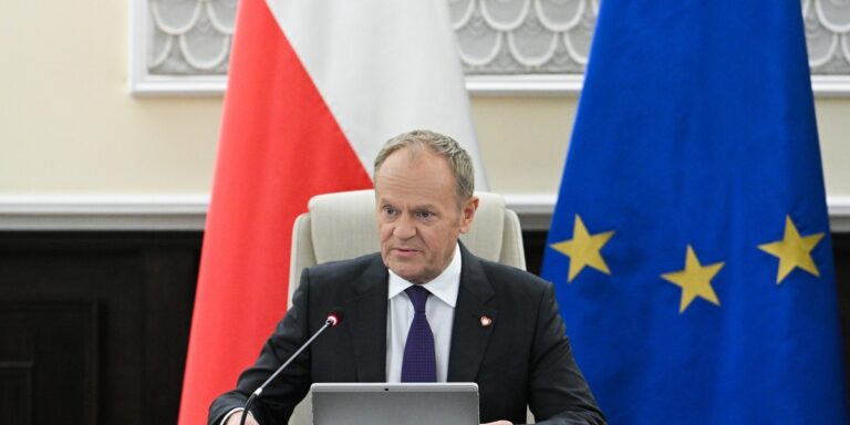 Czarnek skrytykował "OZE-oszustwa". Tusk popiera energię wiatrową i jądrową. 19 Czarnek skrytykował "OZE-oszustwa". Tusk popiera energię wiatrową i jądrową. 10