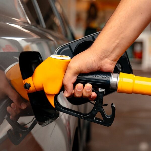 Polskie życie 48 Paliwa: stabilizacja cen. Nowe regulacje dla stacji w Niemczech.