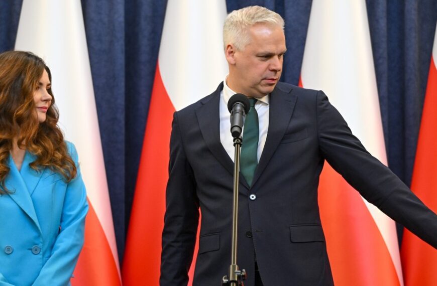 Polskie życie 40 Orlenowskie marże i drogie paliwa. Otoczenie głowy państwa wzywa URE…