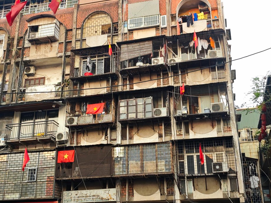 Wyprawa do Wietnamu: Oblicze państwa, gdzie przetrwał komunizm. 15 Budynek w centrum Hanoi