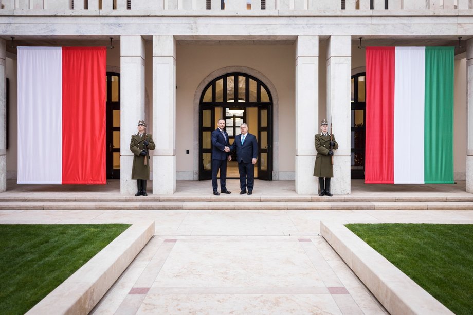 Premier Węgier Viktor Orbán witający prezydenta Karola Nawrockiego, Budapeszt, 23 marca 2026 r. Prezydent Polski przebywał na Węgrzech, aby wziąć udział w uroczystościach z okazji Dnia Przyjaźni Polsko-Węgierskiej.