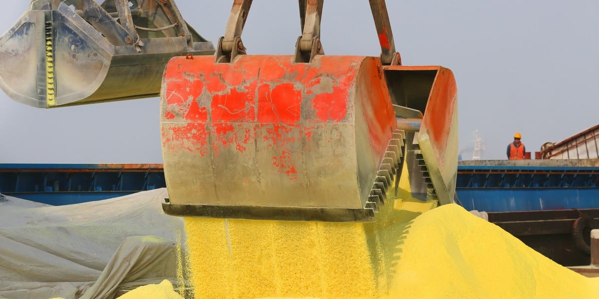 Niedobór tego materiału zagraża sektorowi zbrojeniowemu. 2 Niedobór siarki może zakłócić funkcjonowanie wielu branż