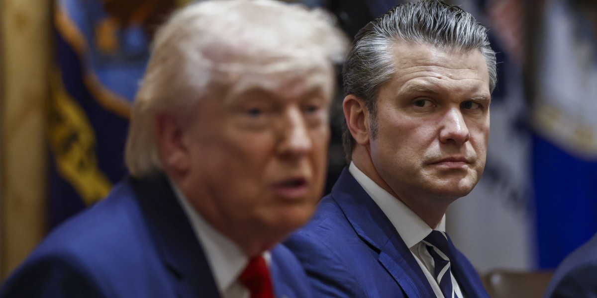 Trump odracza krytykę na następne 10 dni. "Na życzenie władz irańskich" 3 Donald Trump i sekretarz obrony USA Pete Hegseth