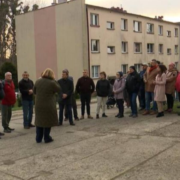 Nielegalne odpływy z budynków. Mieszkańcom zagraża usunięcie.