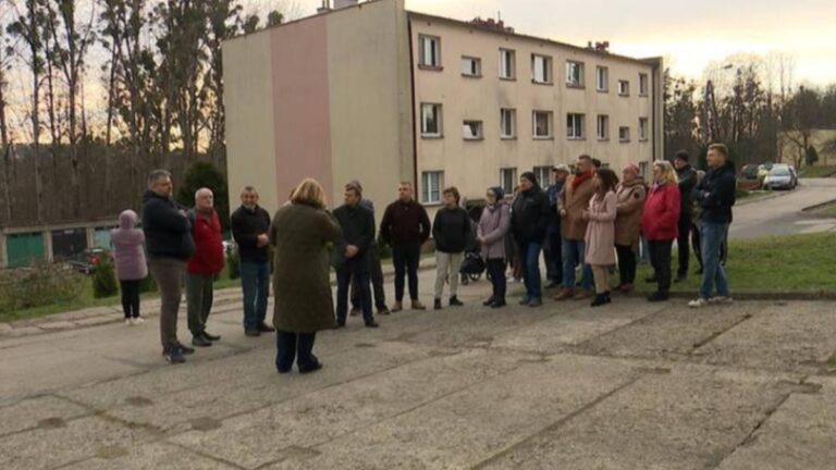 Nielegalne odpływy z budynków. Mieszkańcom zagraża usunięcie. 9