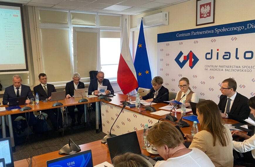 Polskie życie 25 Pensje lekarzy i decyzja resortu zdrowia. Kiedy wzrost płac?