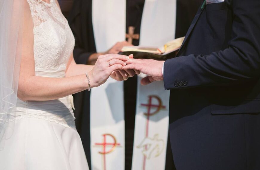 Pytania do nowożeńców i szokujące statystyki kościelne.