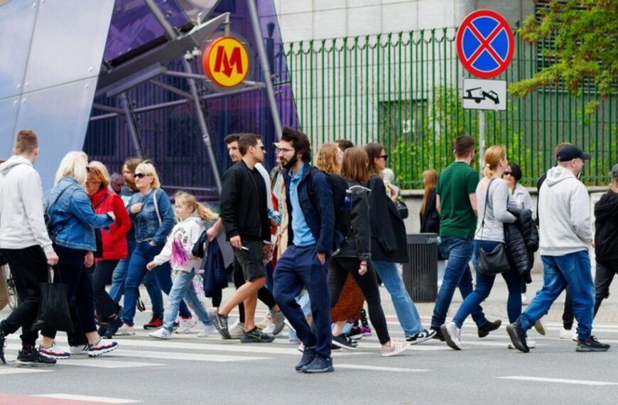 Polskie życie 35 Oczekiwania klientów według statystyk GUS. Premierowe notowania po rozpoczęciu konfliktu zbrojnego.