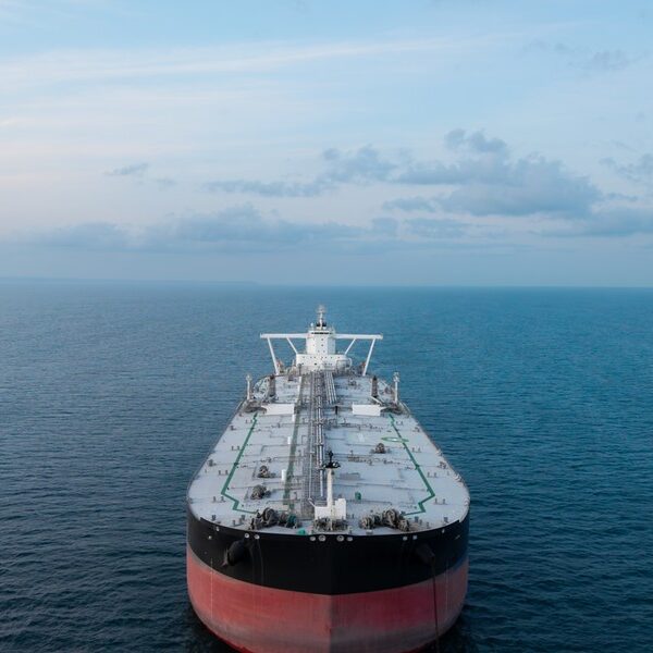 Ciasnina Ormuz opustoszała. Ledwie dwa statki towarowe na dobę.