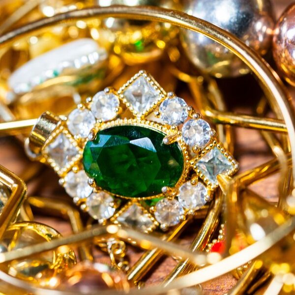 Gdzie zamożni lokują dziś kapitał? Bezpieczna przystań to klejnoty i&hellip;