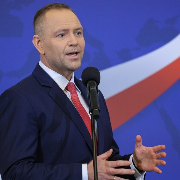 Polskie życie 53 Tańsze paliwo. Prezydent Karol Nawrocki zatwierdził kluczowe akty prawne.