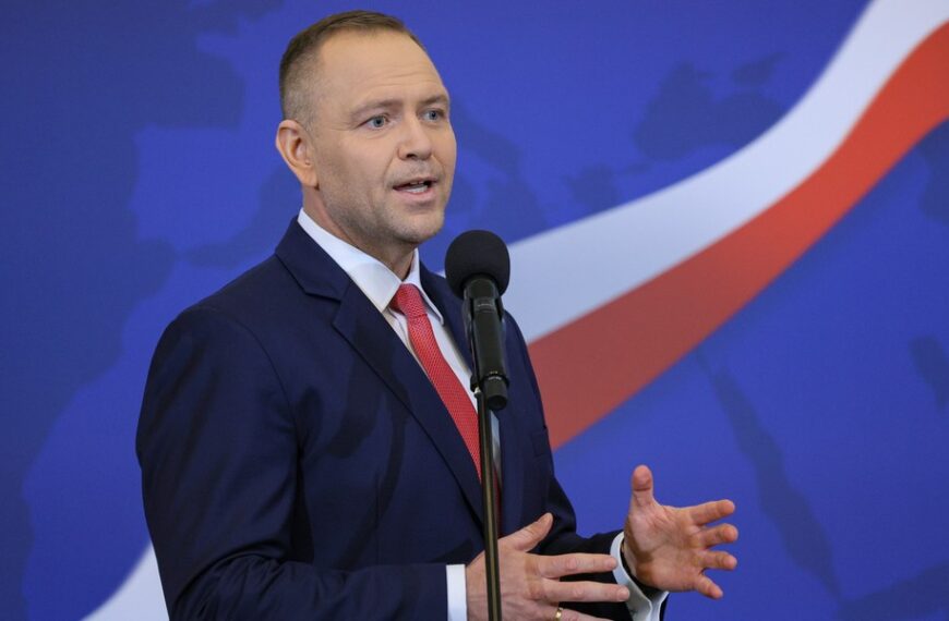 Polskie życie 29 Tańsze paliwo. Prezydent Karol Nawrocki zatwierdził kluczowe akty prawne.