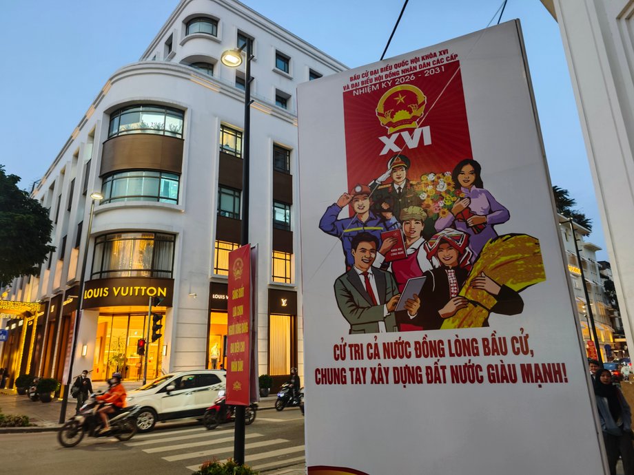Wyprawa do Wietnamu: Oblicze państwa, gdzie przetrwał komunizm. 16 Propagandowy plakat i butik Louis Vuitton