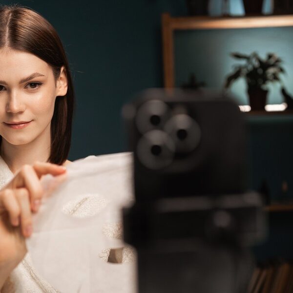 Włosi przyglądają się znanemu łańcuchowi sklepów. Powodem reklamy adresowane do&hellip;