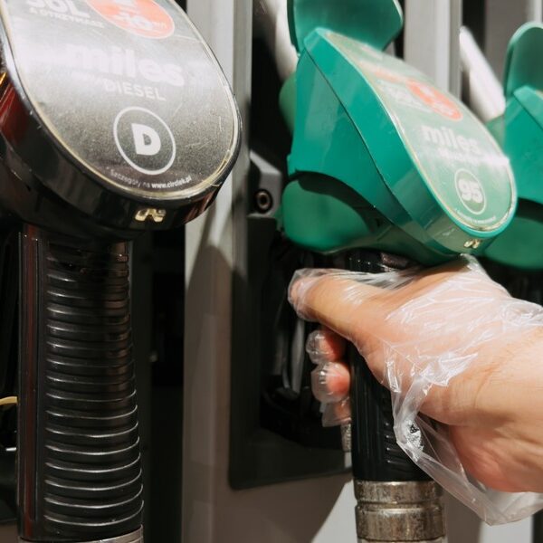 Polskie życie 45 Sejm zatwierdził ustawę o CPN. Cena paliw po zmianach.