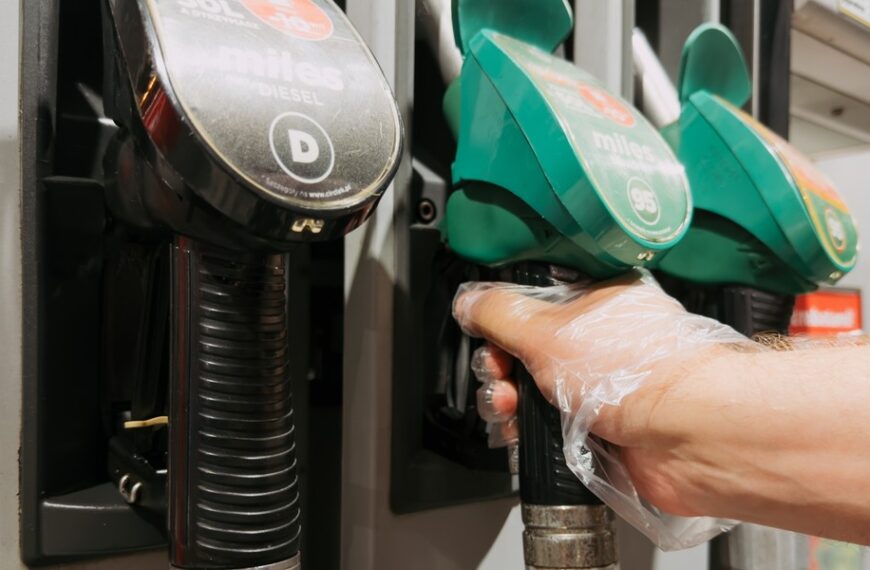 Polskie życie 21 Sejm zatwierdził ustawę o CPN. Cena paliw po zmianach.