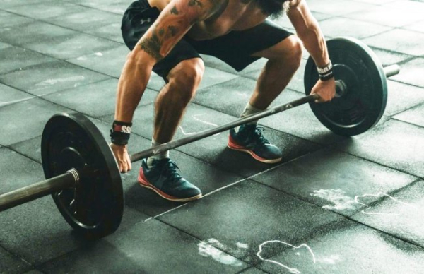 Naukowcy opisali najlepszy plan treningu siłowego.