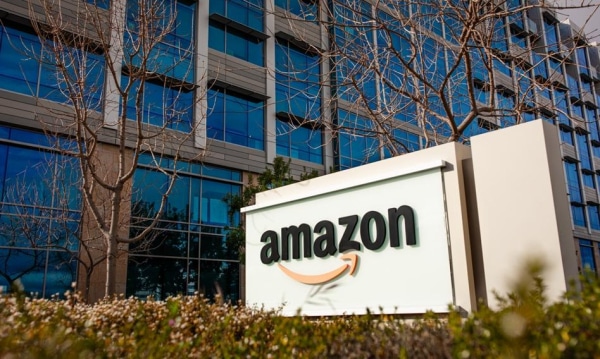 Polskie życie 50 Amazon nabył teren kampusu Uniwersytetu Jerzego Waszyngtona w Wirginii.