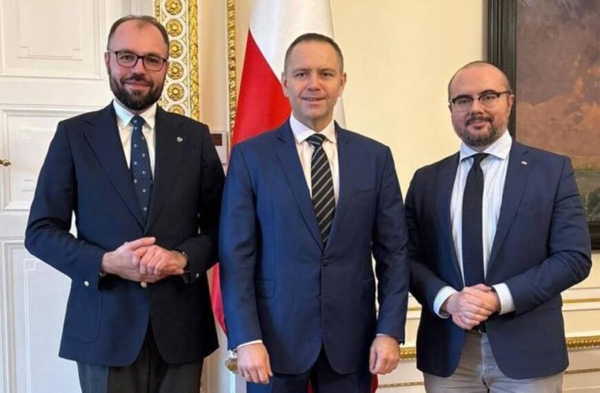 Polskie życie 82 Głosowanie nad wetem prezydenckim. Dwóch parlamentarzystów PiS postąpiło wbrew partii.