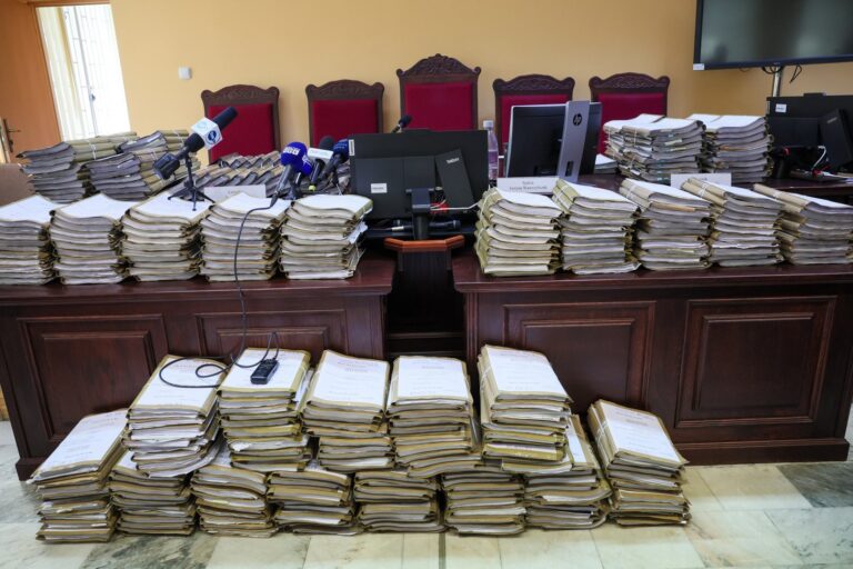 Wielki kanciarz Wojciech R. W jaki sposób skromny przedsiębiorca z Krakowa oszukuje i ograbia bogaczy. 18