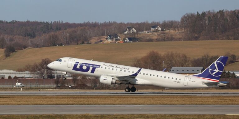 Bangkok: PLL LOT planuje powrót obywateli. 4