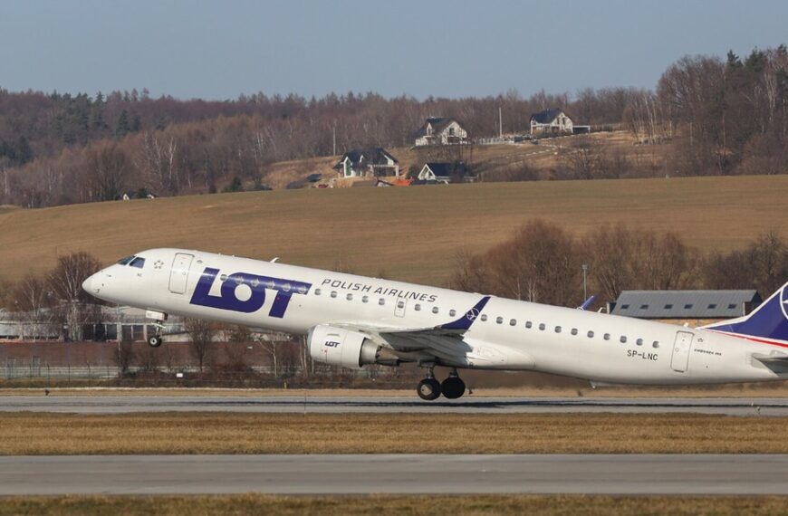 Bangkok: PLL LOT planuje powrót obywateli.