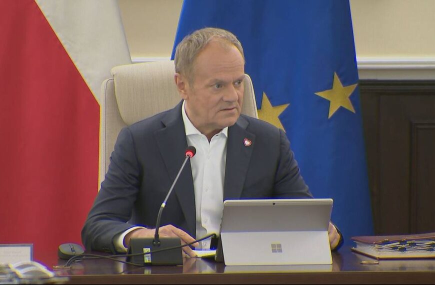 „Sprzecznie z polską racją stanu.” Tusk oburzony po odjeździe Nawrockiego