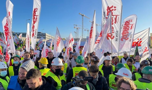 Zbrojeniówka: Iskra protestu? „Solidarność” żąda jawności w sprawie SAFE.