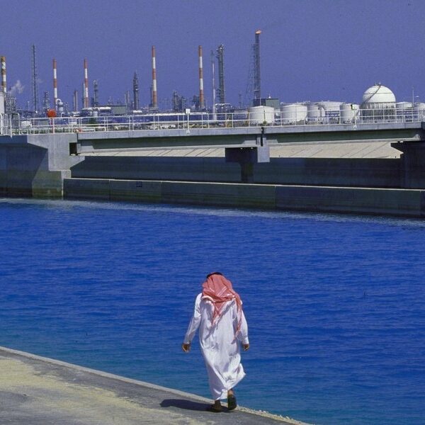 Polskie życie 61 Masowa eksmisja z rafinerii bliskowschodniej. Ropa może drastycznie podrożeć