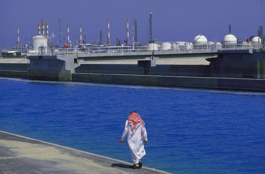 Polskie życie 34 Masowa eksmisja z rafinerii bliskowschodniej. Ropa może drastycznie podrożeć