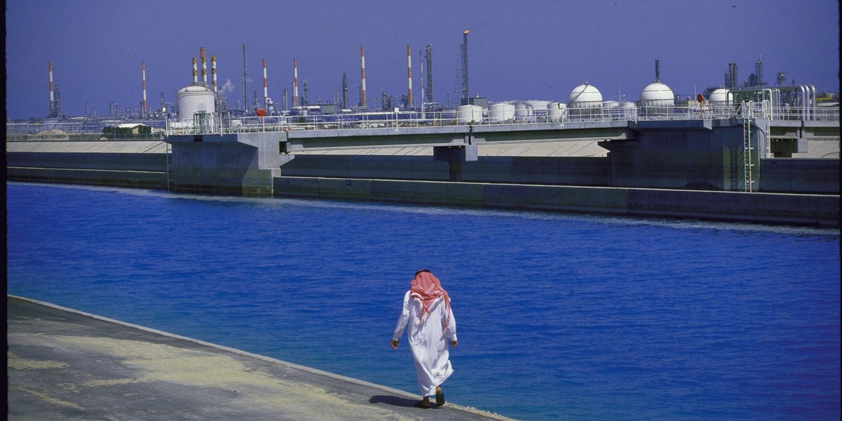 Masowa eksmisja z rafinerii bliskowschodniej. Ropa może drastycznie podrożeć 2 Kompleks petrochemiczny w Al-Dżubajl