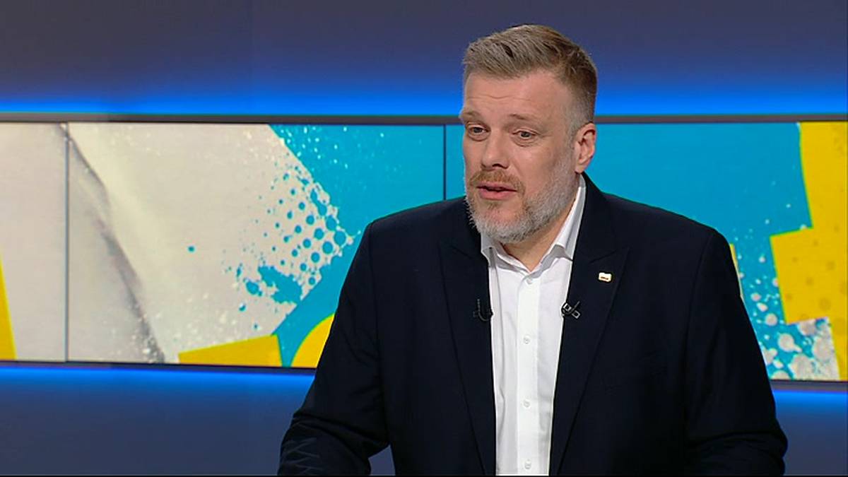 Dramatyczne zdarzenie przy jeziorze. Samochód zanurzony, wewnątrz czwórka pasażerów. 2