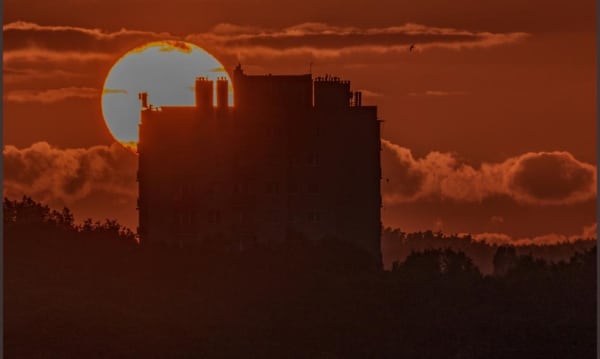 High-end aspiracje czy zmowa budowlana? Lawina zażaleń do KRRiT na materiał „Faktów” TVN.