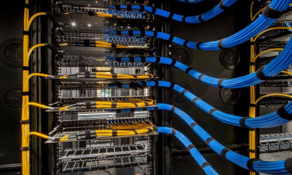 Polskie życie 51 Centra danych zagrożone. Resort Obrony ostrzega: Staną się głównym celem uderzenia.