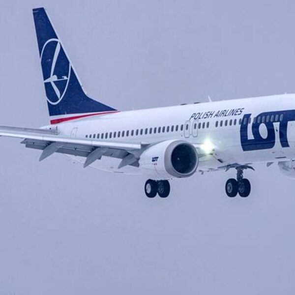 LOT-owski samolot nagle wraca do stolicy. „Awaria sprzętu”