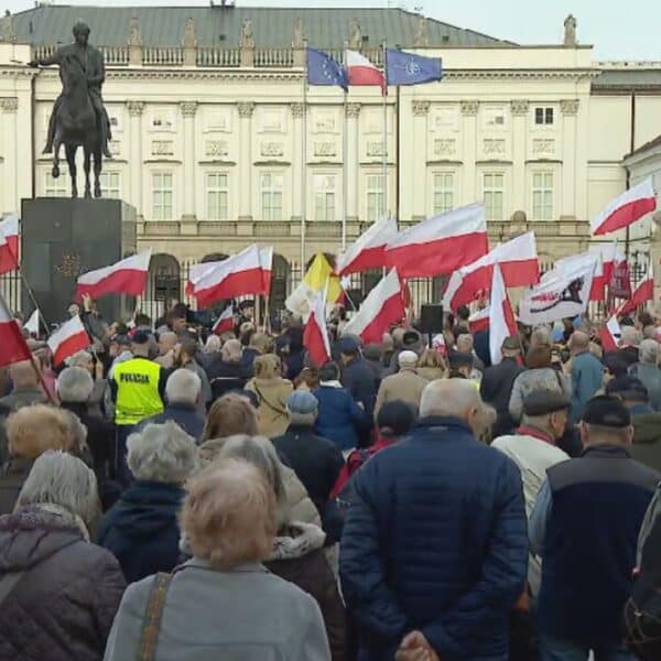 Polskie życie 56 Niebezpieczne zdarzenie przed siedzibą Prezydenta. Interwencja funkcjonariuszy.