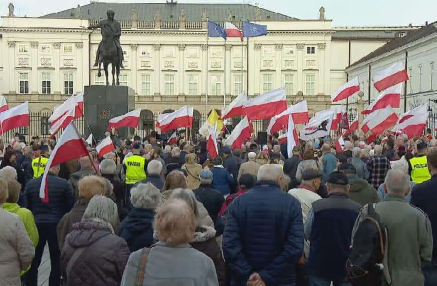 Polskie życie 88 Niebezpieczne zdarzenie przed siedzibą Prezydenta. Interwencja funkcjonariuszy.