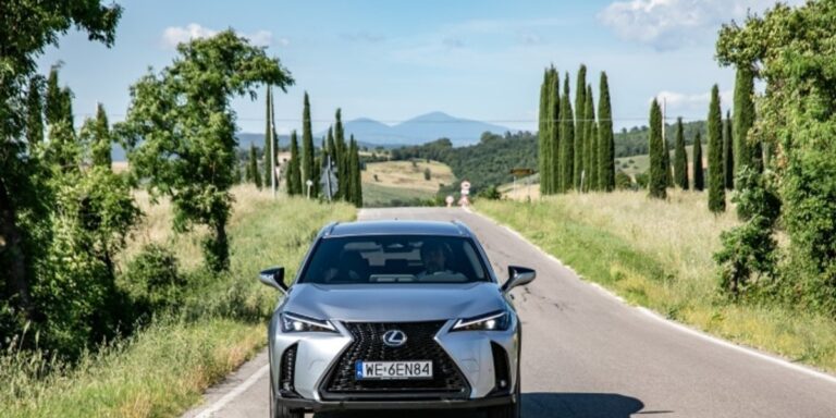 Lexus: Komfortowe Wyposażenie w Standardzie. LBX, UX i NX oferują bogaty pakiet udogodnień już w podstawowych wersjach. 2