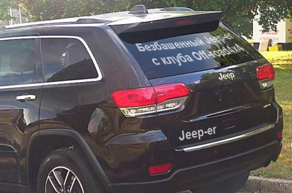 Naklejki winylowe z pseudonimami: jak imię w wirtualnym świecie staje się częścią rzeczywistości 12