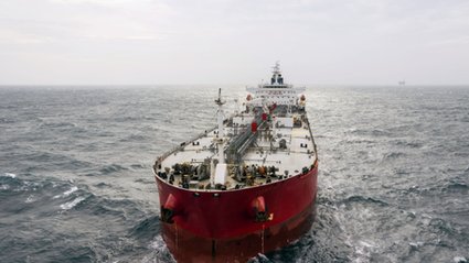 Donald Trump zachęca statki do pływania przez Ormuz. Przeznaczył na to 20 mld dol.