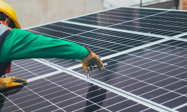 Polskie życie 37 Dosyć tracenia energii słonecznej? Państwo zainwestuje miliard w przydomowe akumulatory.