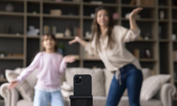 Polubienia ponad poczuciem wartości? Ciemna strona sławy w sieci wśród najmłodszych.