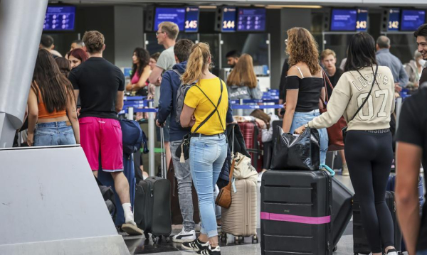 Unieważnione loty i czartery interwencyjne. Sektor turystyczny w obliczu problemów.