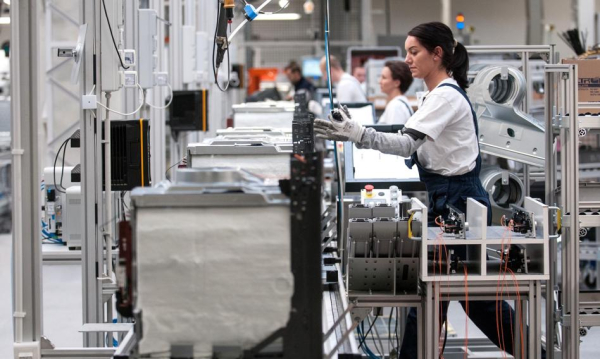 Polskie życie 21 Znany wytwórca pralek i pieców zredukuje zatrudnienie o 1400 pracowników.